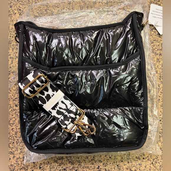 Sleek Black Puffer Crossbody Bag with Leopard Strap - Picture 3 of 4